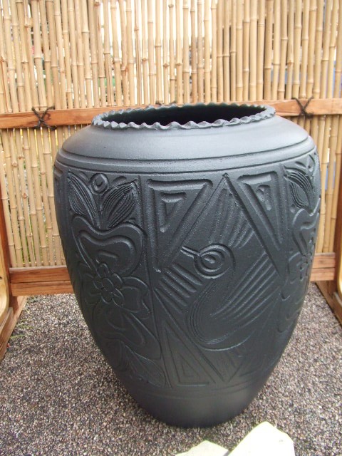 ブラック釉手彫傘立て（大型）｜中村陶器 信楽焼の通販サイト （滋賀